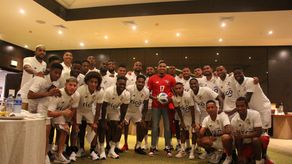 Johan Camargo visita a la selección de Panamá previo a duelo ante El Salvador