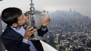 Davis: Djokovic se retira de partido de sencillos