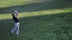 Ogilvy mantiene liderato en torneo Mercedes