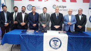 Universidad Latina y la Liga Business School buscan mejorar el fútbol en Panamá