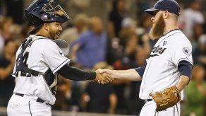 Stults vence a los Rockies y evita su 18va derrota