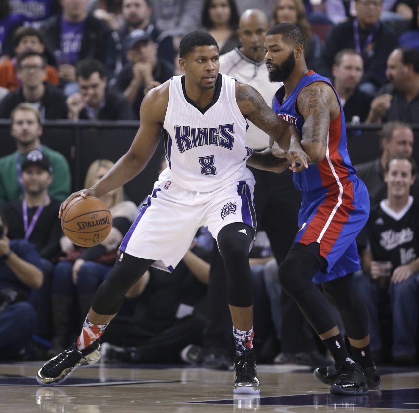 Cousins, Rondo ayudan a Kings a vencer a Pistons