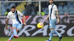 Lazio gana a Genoa en Serie A; posponen 4 duelos por virus