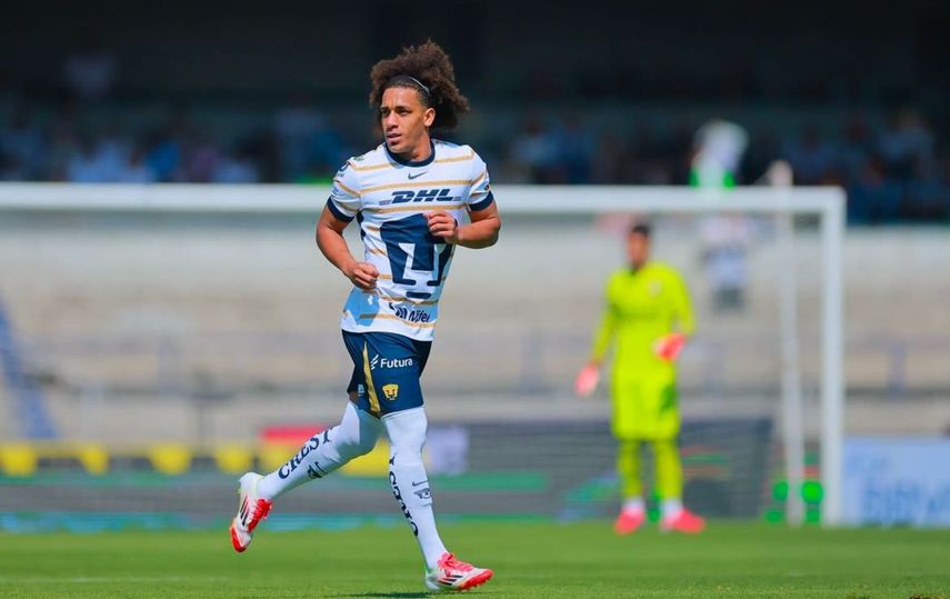 Números de Adalberto Carrasquilla en su debut con Pumas