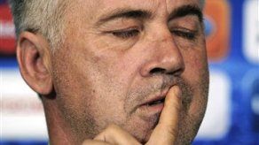 Ancelotti niega que piense en irse de Chelsea