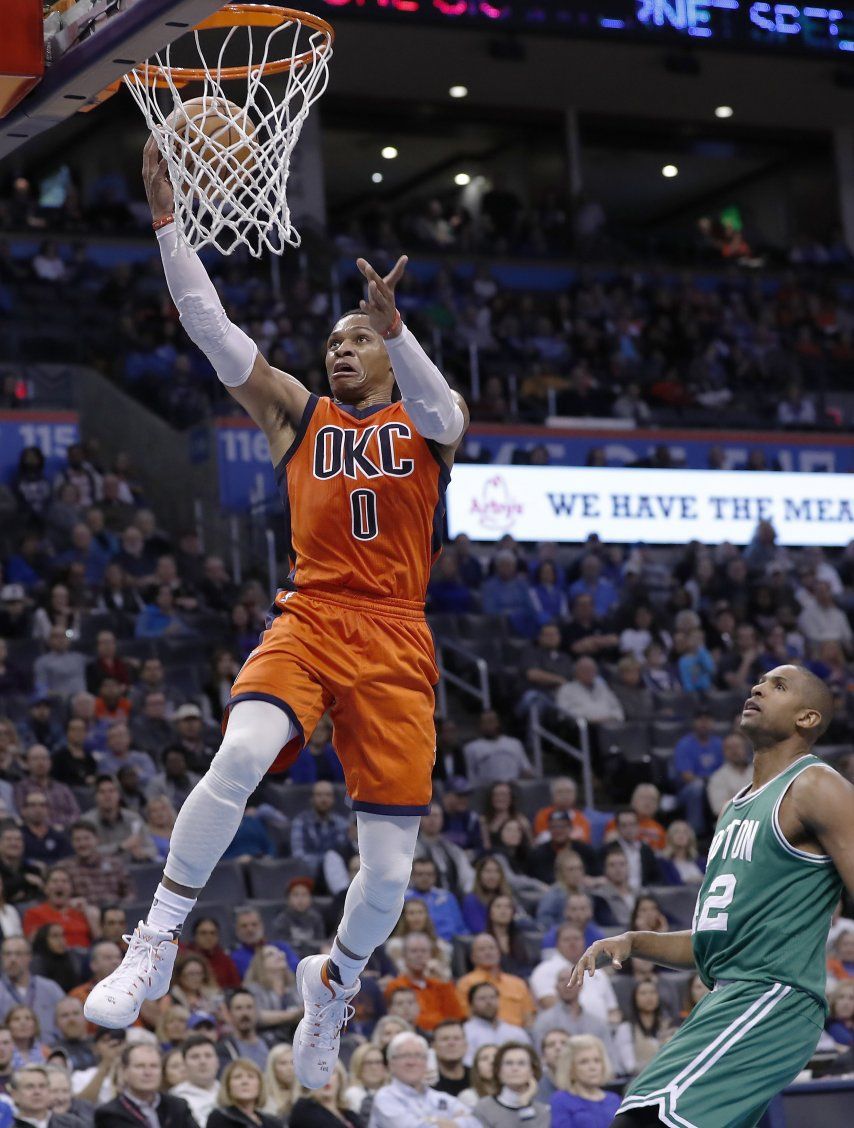 Aún sin triple doble Westbrook ayuda al Thunder