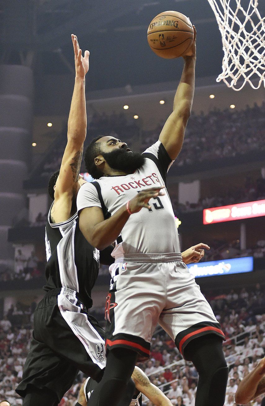 Rockets ganan a Spurs 125-104 y empatan la serie 2-2