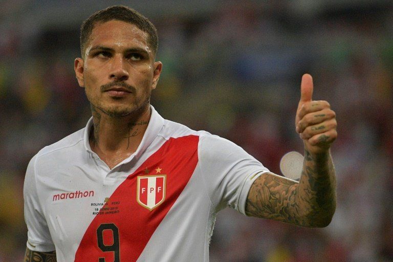 Guerrero desafía a Vargas por ser el  máximo artillero activo de Copa América