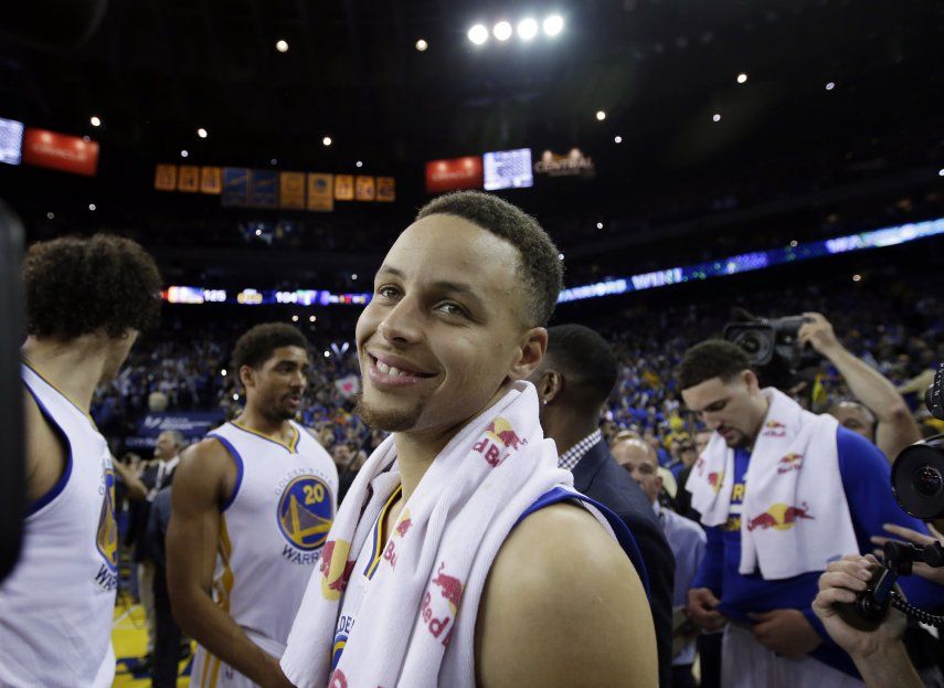 Curry y los Warriors rompen récord de triunfos de los Bulls
