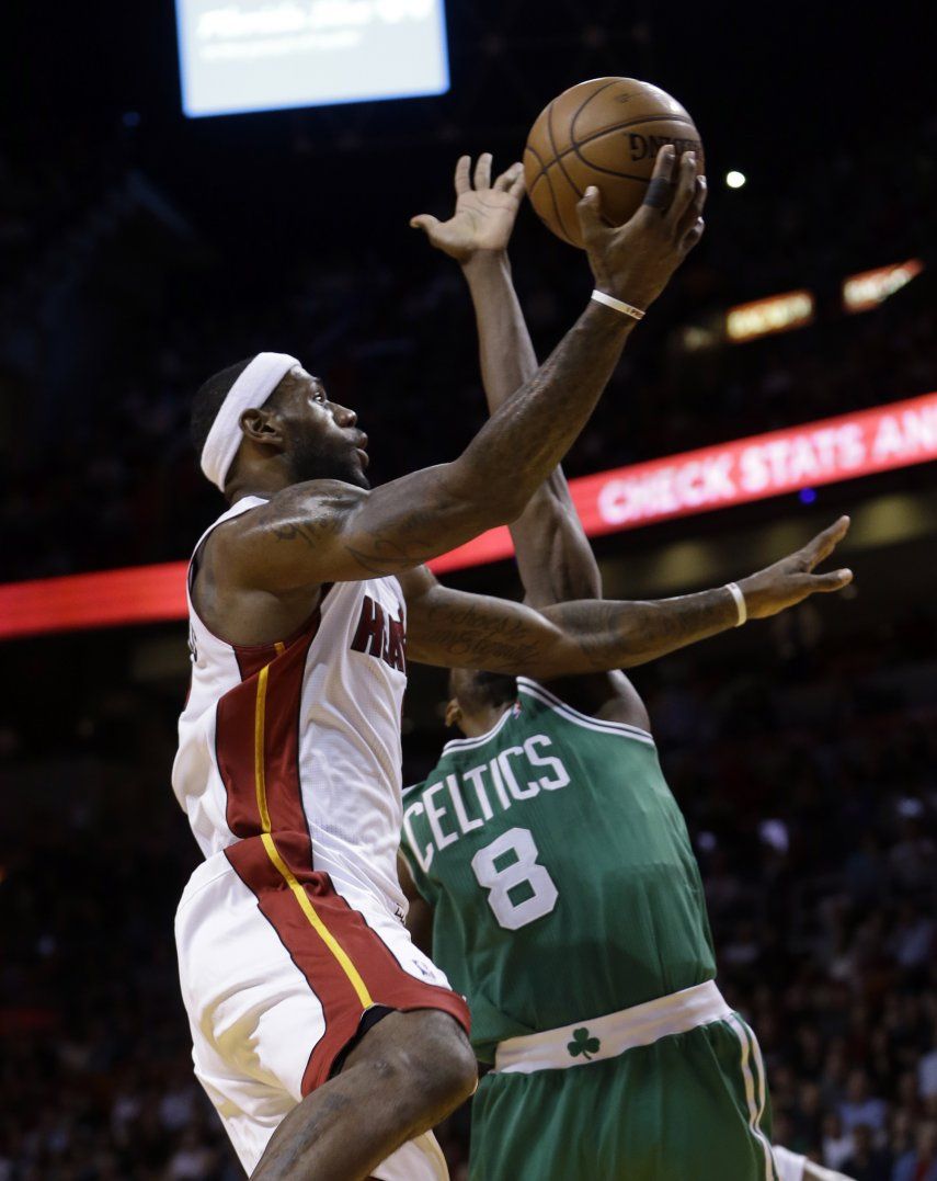 LeBron encabeza equipo olímpico de básquetbol