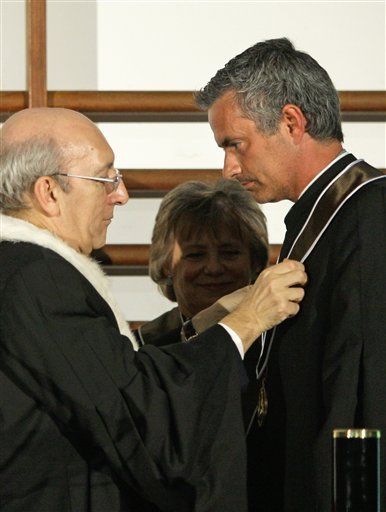 Mourinho recibe doctorado honorí­fico