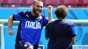 Uruguay e Italia van por el último salvavidas del grupo de la muerte