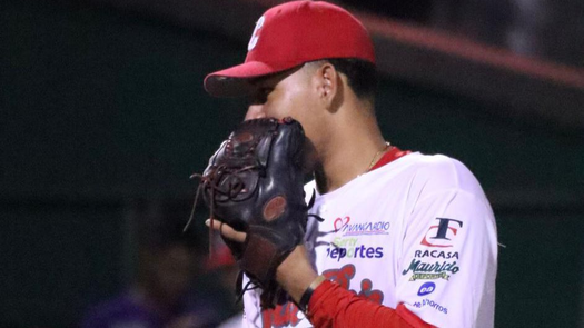 Béisbol Juvenil 2025: Dereck Gómez aumenta su récord de ponches en la categoría