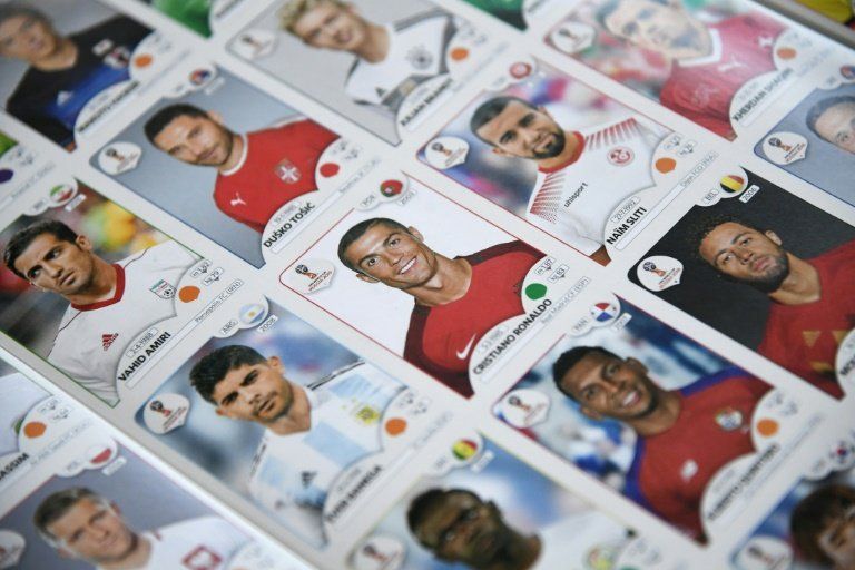 Cromos falsos de Panini, tan populares como los dólares en Perú