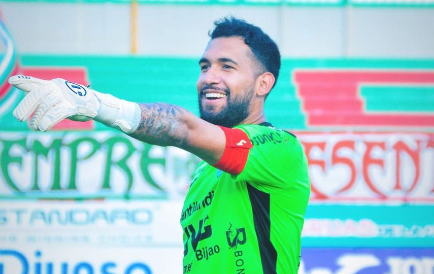 César Samudio detiene penal en triunfo del CD Marathón