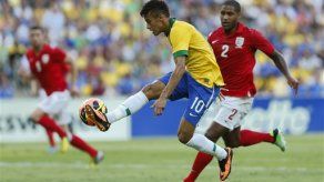 Neymar bajo los reflectores en la Confederaciones