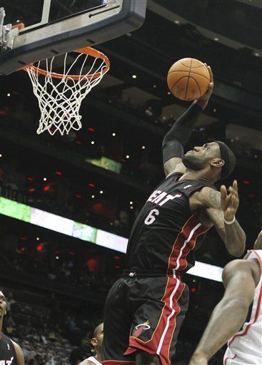 NBA: Wade-James-Bosh tratan de evitar que Kobe gane sexto tí­tulo