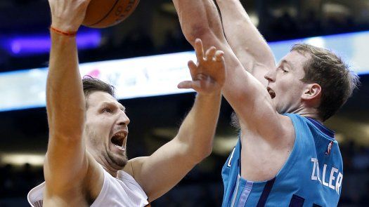 Suns, letales con triples, vencen a Hornets
