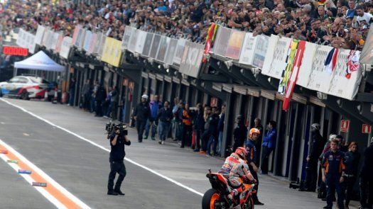 Maverick Viñales saldrá primero en Valencia, Márquez épico
