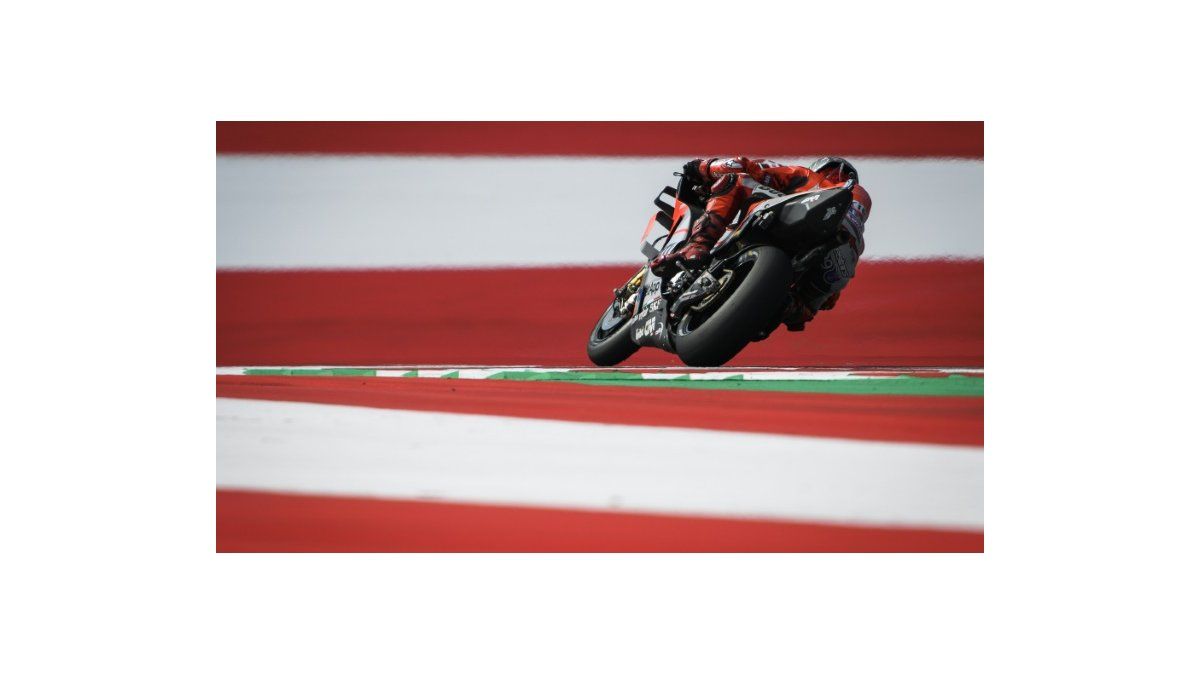 Lorenzo gana un dramático pulso a Márquez en el GP de Austria