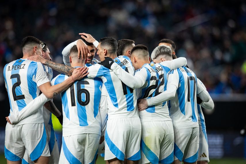 La selección de Argentina sin Lionel Messi goleó a El Salvador