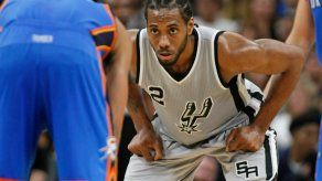 Spurs doblegan a Clippers y llegan a 33 victorias consecutivas en casa