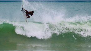 Surfistas panameños no descansan camino al Mundial del 2021