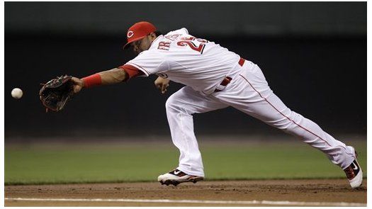 MLB: Rojos 2, Cachorros 1; Phillips pega otro jonrón