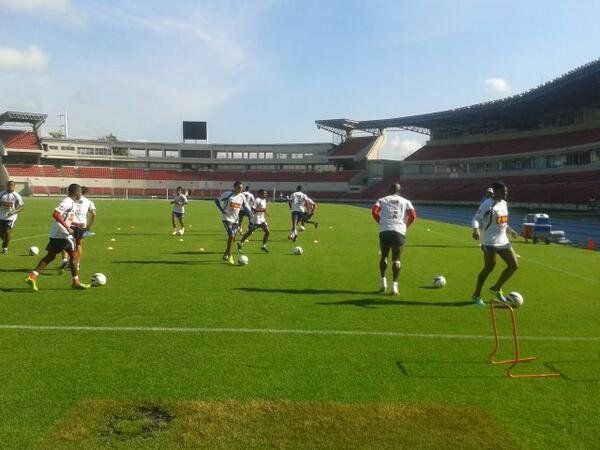 La Roja entrena a puerta cerrada y se prepara para concentrarse