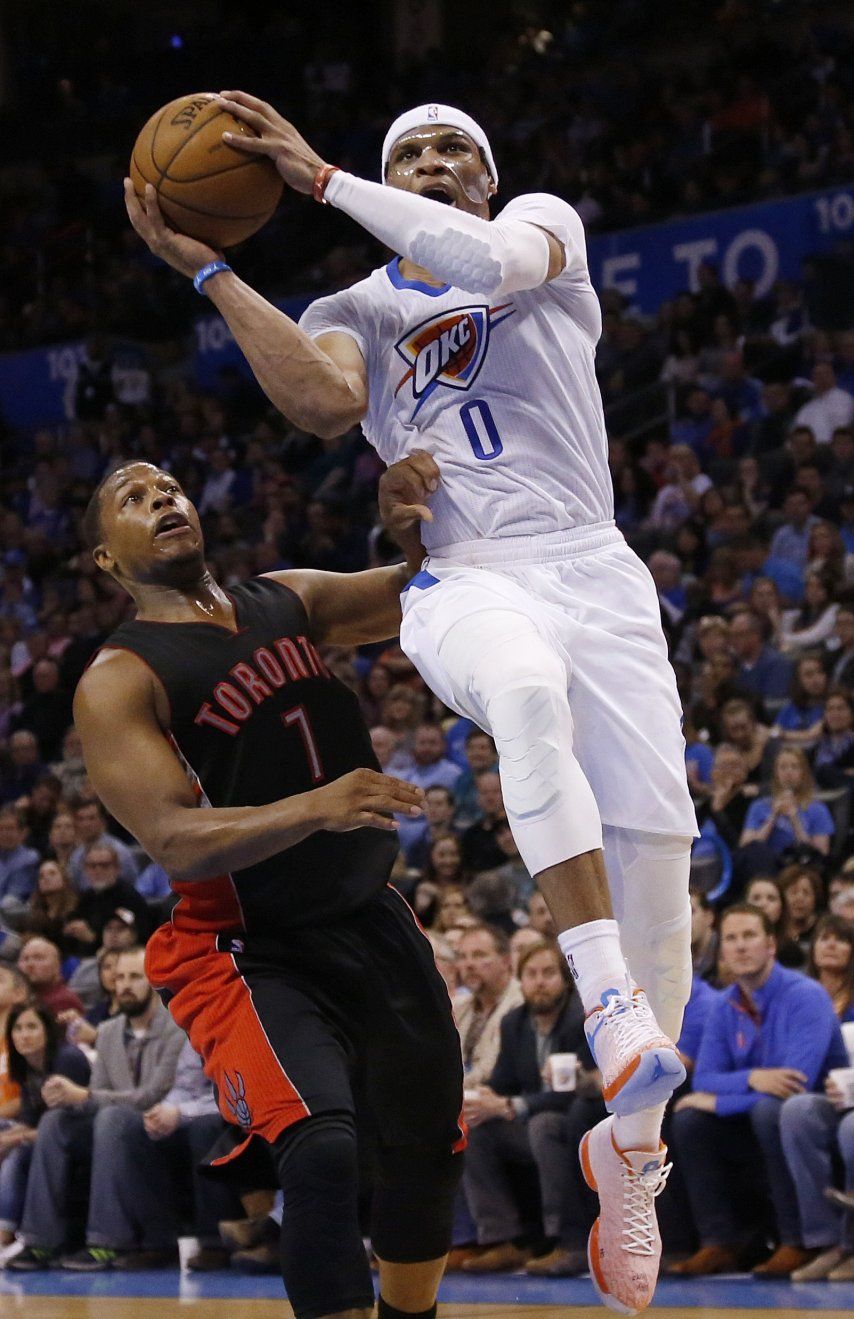 Westbrook prodiga otro triple doble y vence a Lowry