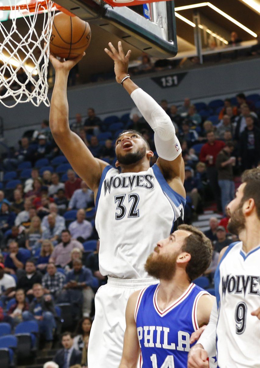 Wiggins y Towns guían victoria de Timberwolves ante 76ers