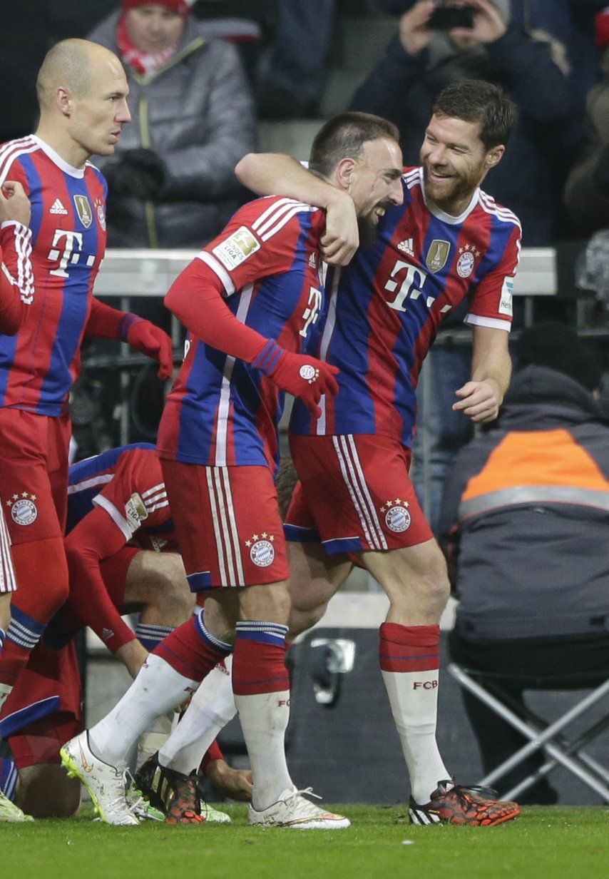 Bayern vence 2-0 a Friburgo y sigue invicto