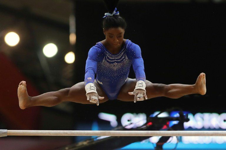 Biles logra el título mundial por equipos en su regreso a la competición