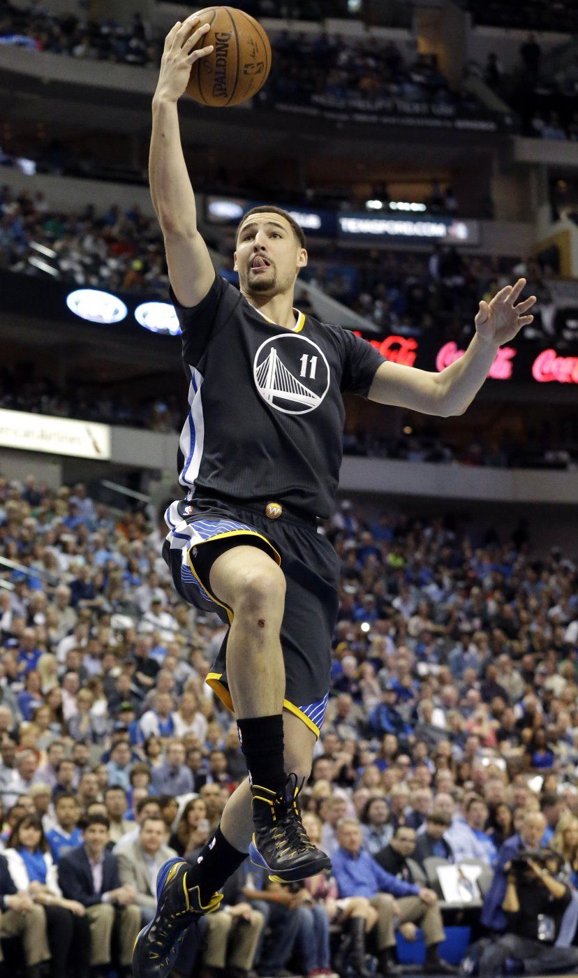 Warriors doblegan a Mavs y logran 12ma victoria en fila