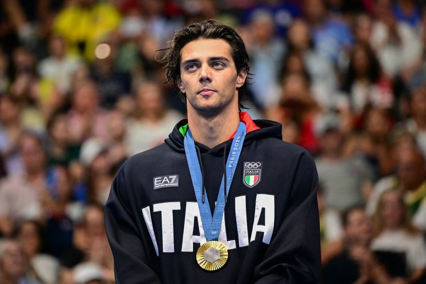 París 2024: Medallista de oro Thomas Ceccon prefiere dormir en un parque