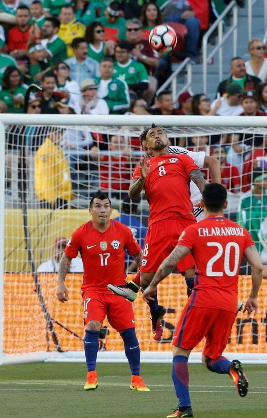 Fuerte tormenta hace peligrar el partido Colombia-Chile