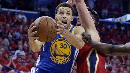 Warriors remonta 20 puntos, ganan a Pelicans en tiempo extra