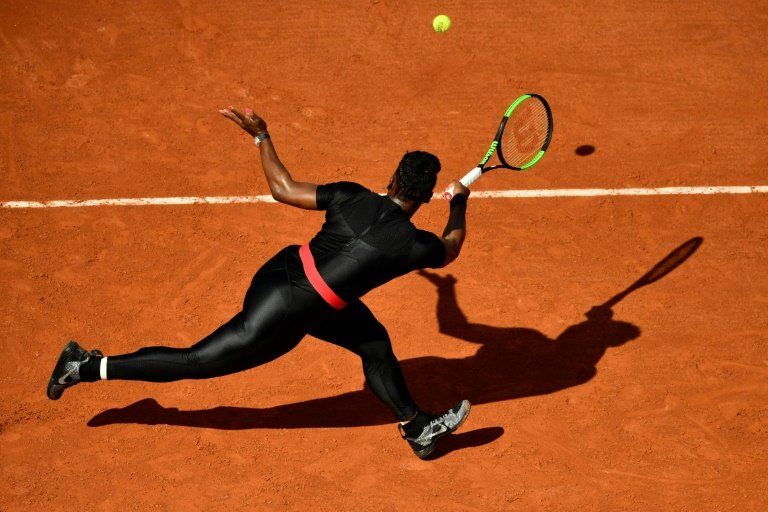 Serena Williams y Sharapova regresan con triunfo a Roland Garros