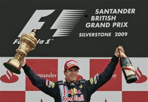 Vettel gana Gran Premio Británico; Red Bull toma dos primeros