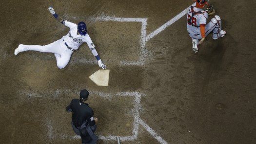 Tras largo retraso por viaje, Nacionales caen en Milwaukee