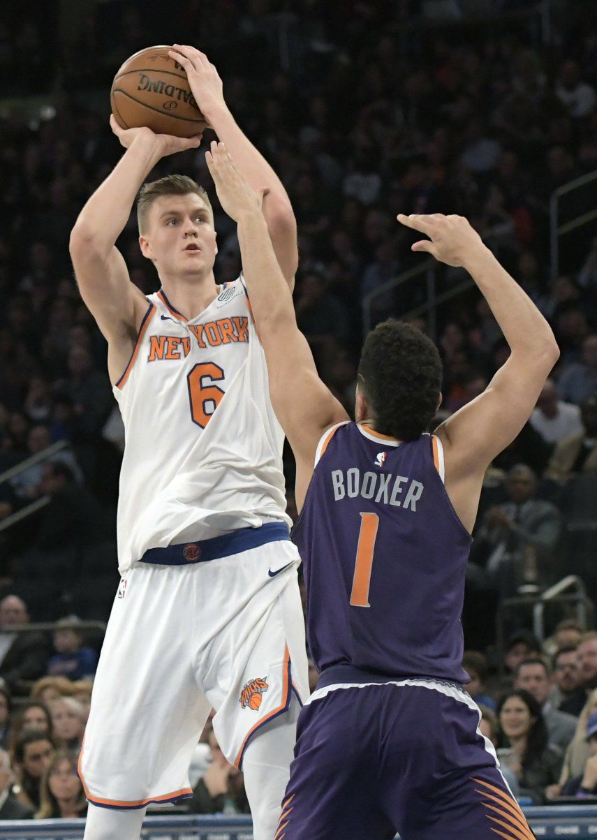 Porzingis anota 37, Knicks superan a Suns