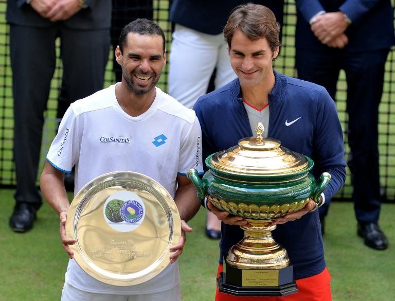 Federer vence a Falla y se corona en Halle