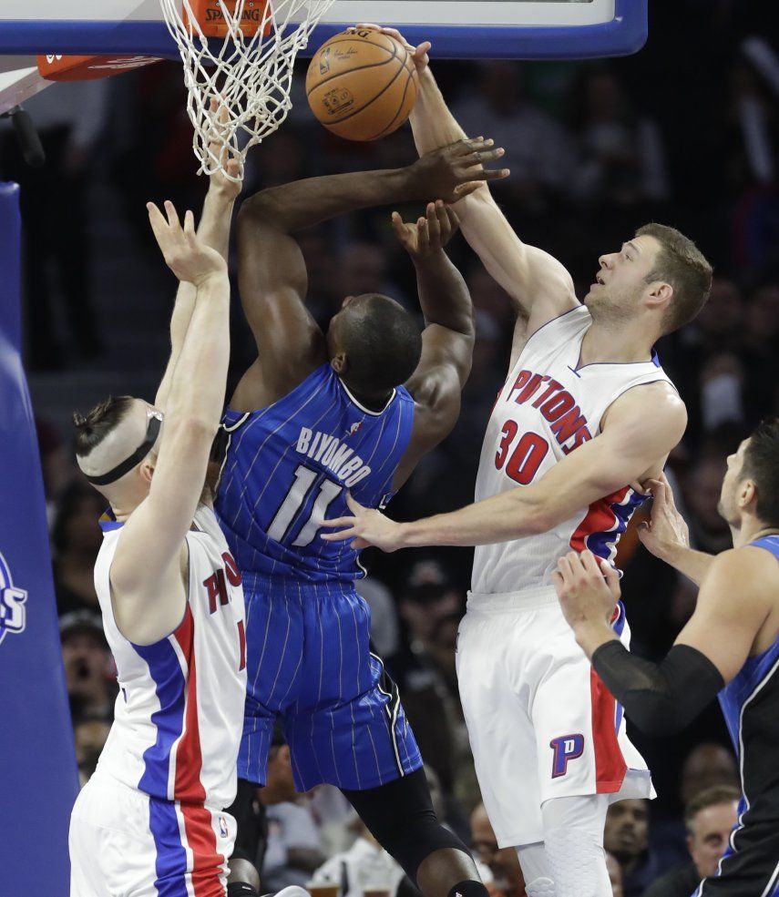 Pistons domina al Magic en su primer juego en casa