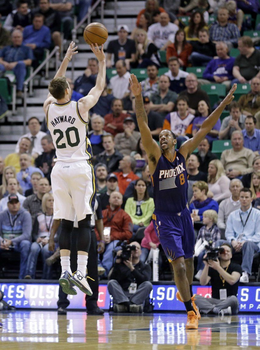 Hayward y Jazz derrotan a Suns
