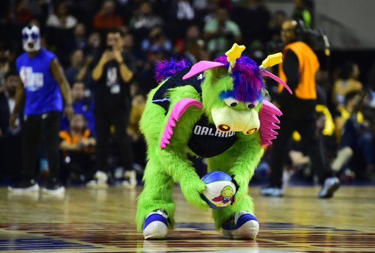 Orlando vence 96-89 a Utah y se va de México con dos triunfos