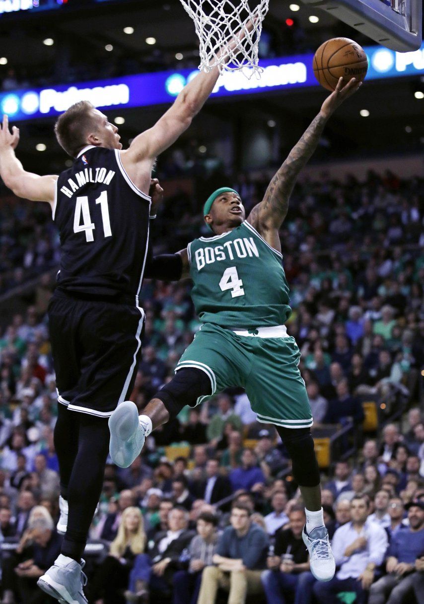 Thomas anota 25 y los Celtics vencen 122-117 a los Nets