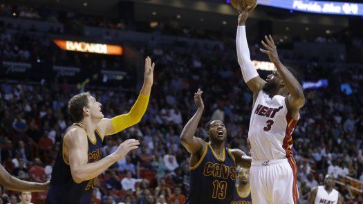 Wade marca el paso y Miami sorprende a los Cavs