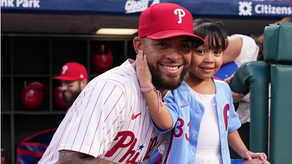 MLB: Edmundo Sosa recibió el Premio Heart and Hustle y celebró con un cuadrangular