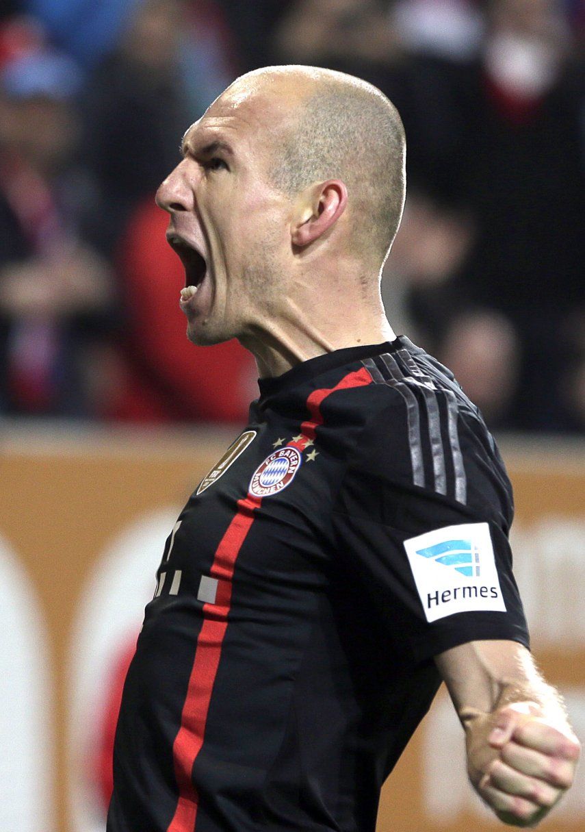 Bayern golea a Augsburgo con doblete de Robben