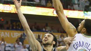 NBA: Ginóbili hace 26 puntos y Spurs eliminan a Hornets